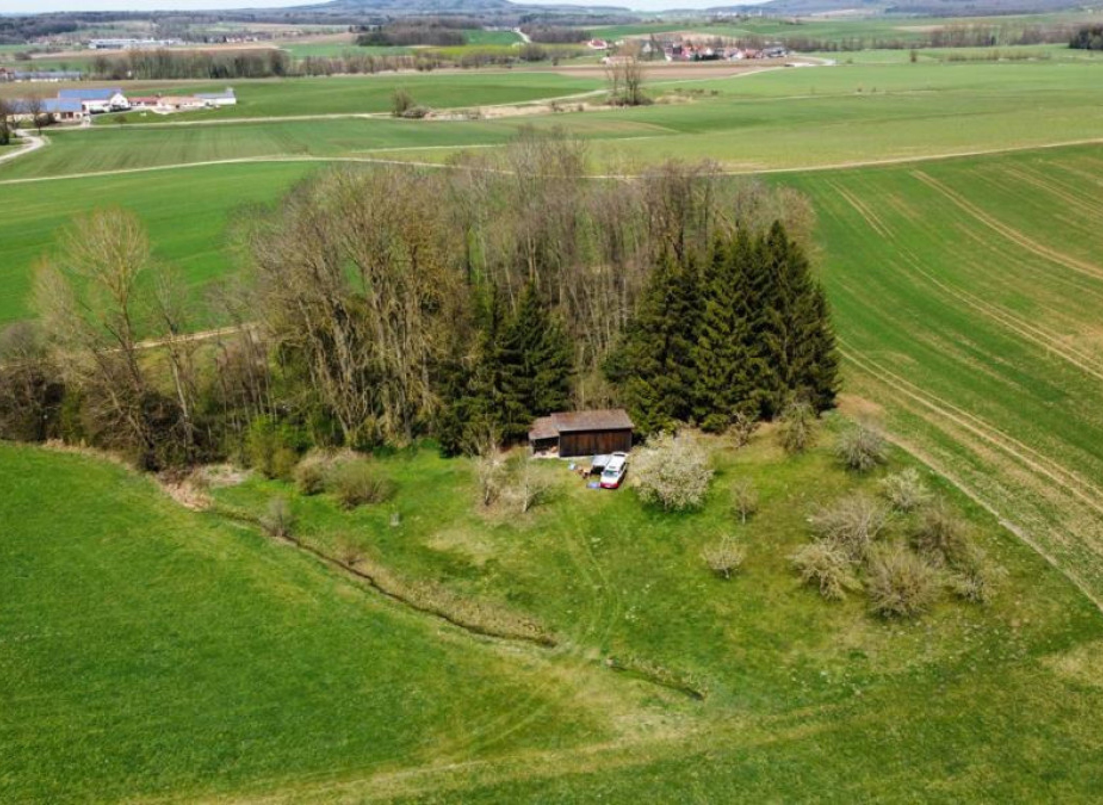 Streuobstwiese mit Sonne bis zum Abend — Karavan Sitesi in Hainsfarth