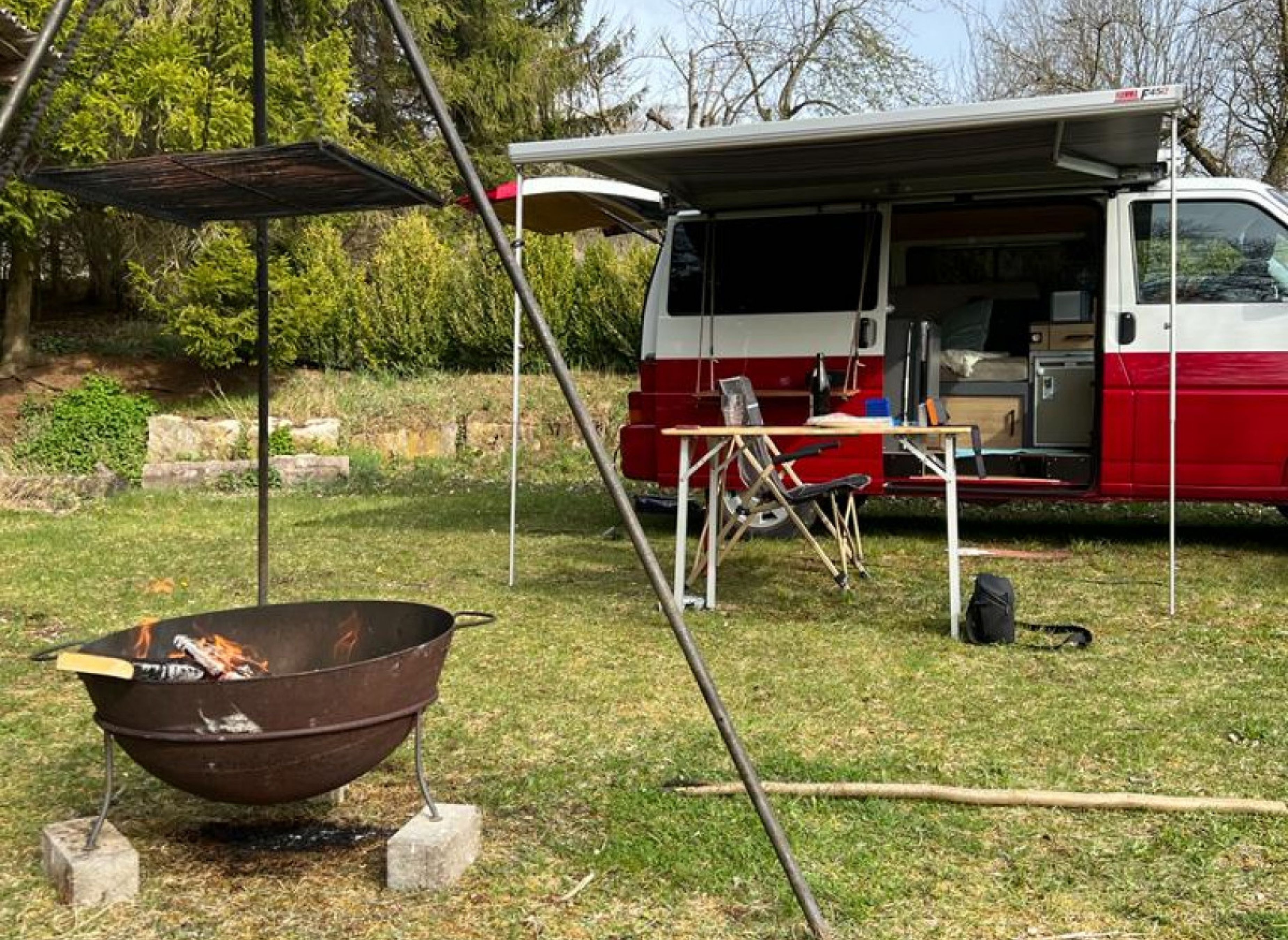 Streuobstwiese mit Sonne bis zum Abend — Campervan Site in Hainsfarth