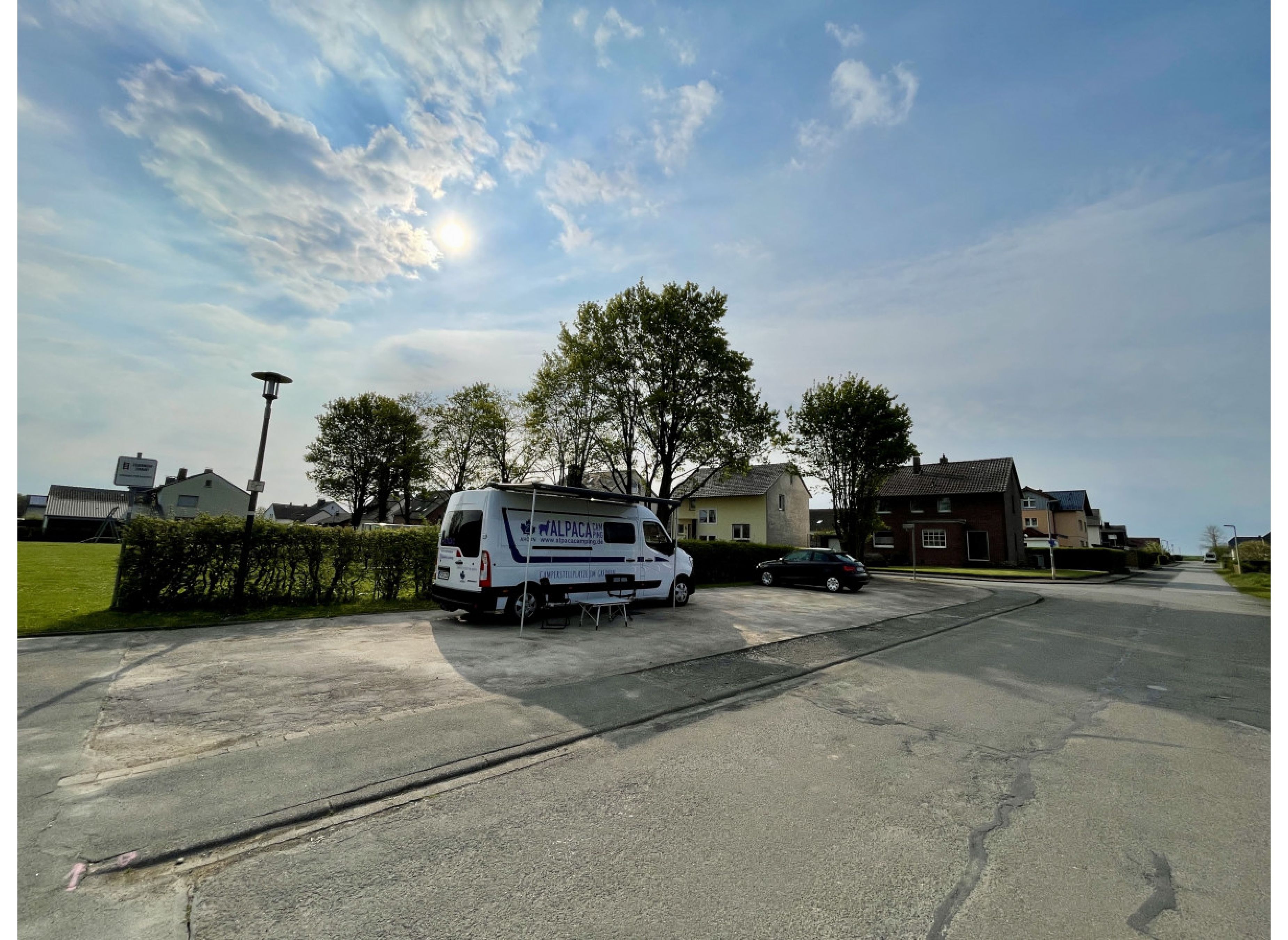 Ruhiger Stellplatz hinter der Ederhalle — Campervan Site in Borgentreich
