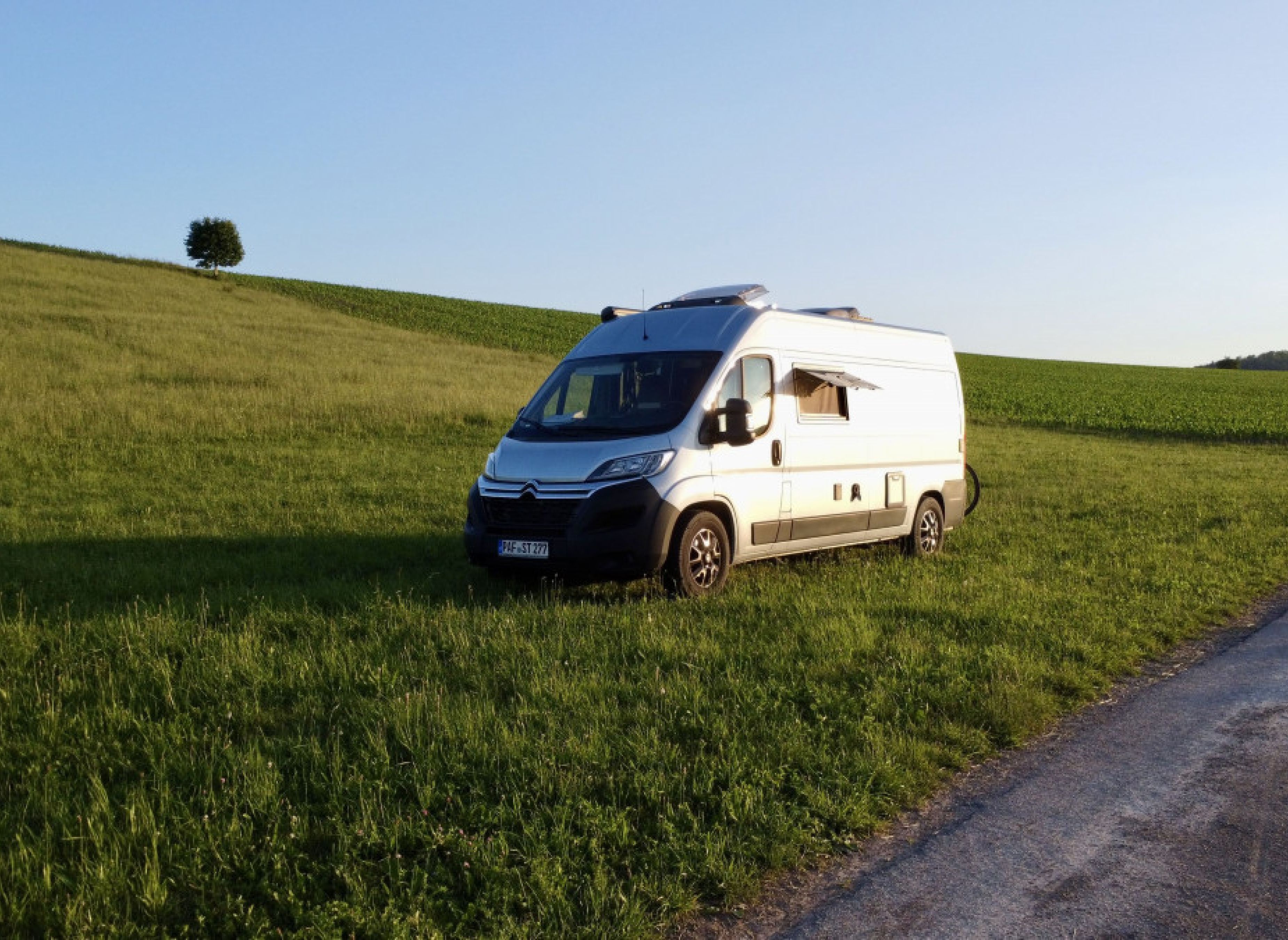 Ruhiger Stellplatz zwischen Wiesen und Felder #2 — Campervan Site in Obersontheim