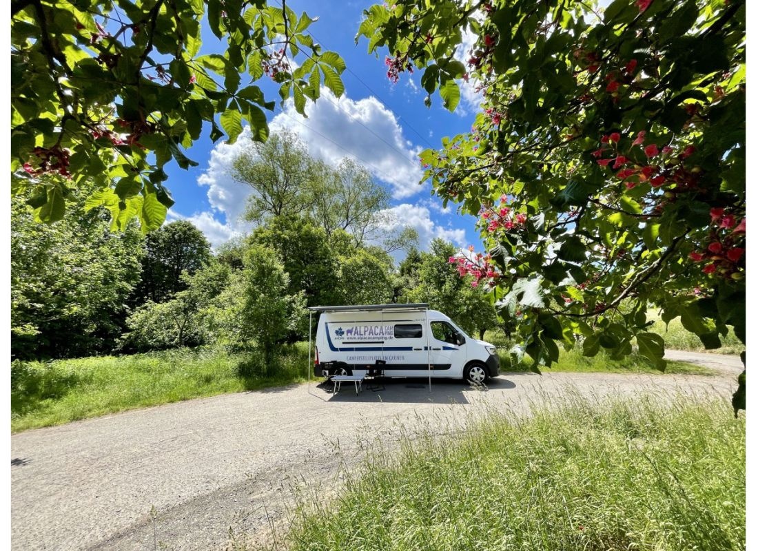 Grünstreifen in Ortsrandlage — Campervan Site in Sulzbachtal