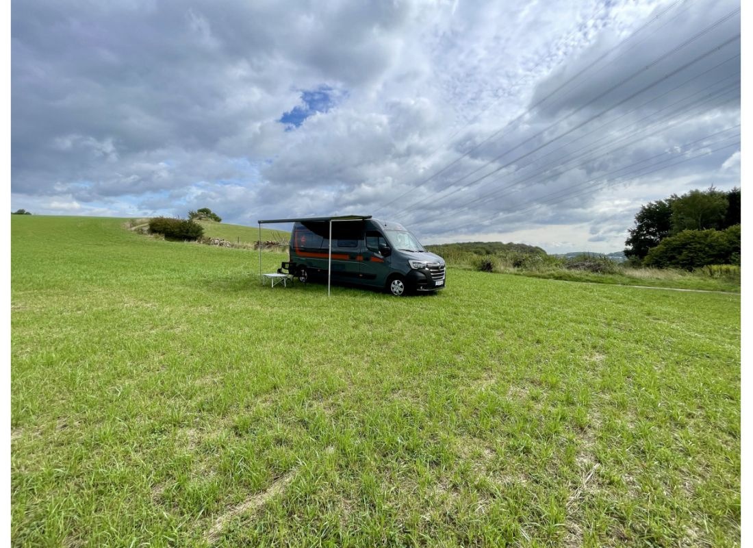 Stellplatz auf Berg mit wunderschönen Sonnenuntergängen — Bobilplass in Bielefeld