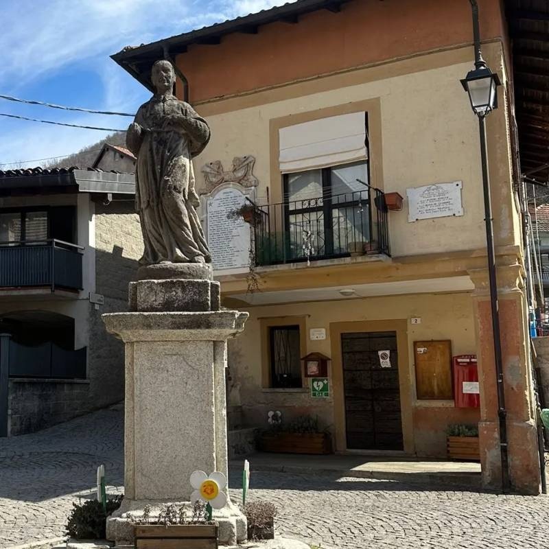 Area Sosta Camper Ameno — Camperplaats in Ameno