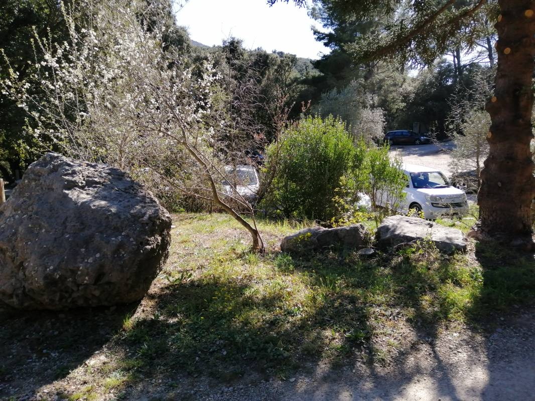 Übernachtungsparkplatz — Camperplads in Vauvenargues