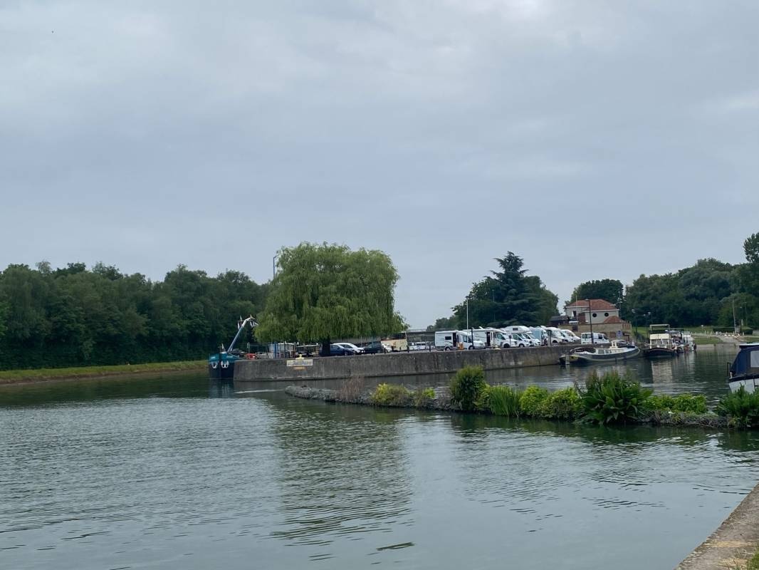 Stellplatz am Yachthafen — Stellplatz in Péruwelz