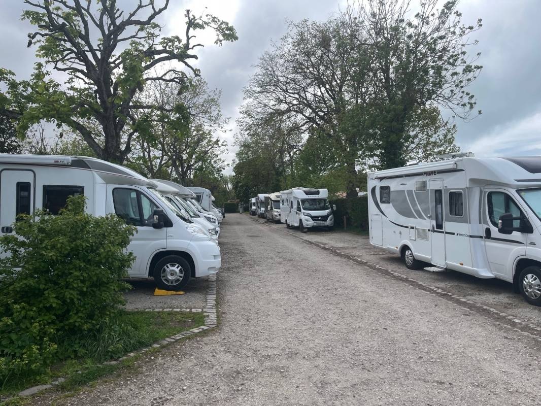 Stellplatz Saint-Martin-de-Ré — Bobilplass in Saint-Martin-de-Ré