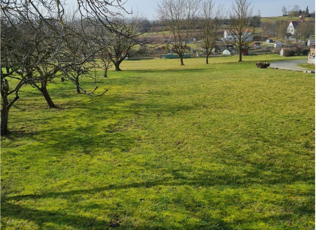 camping auf der obstbaumwiese in franken — 露营车营地 in Wasserlosen