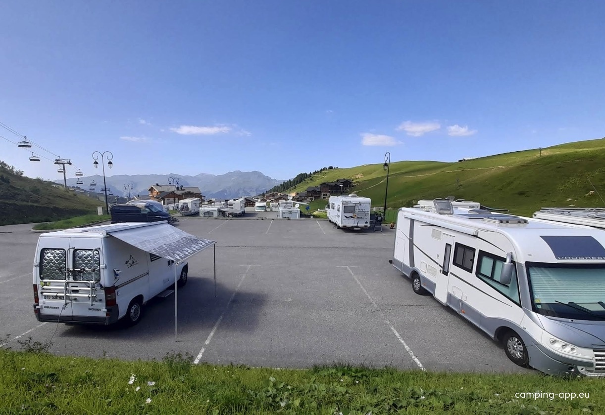 Stellplatz Mâcot-la-Plagne — Campervan Site in Mâcot-la-Plagne