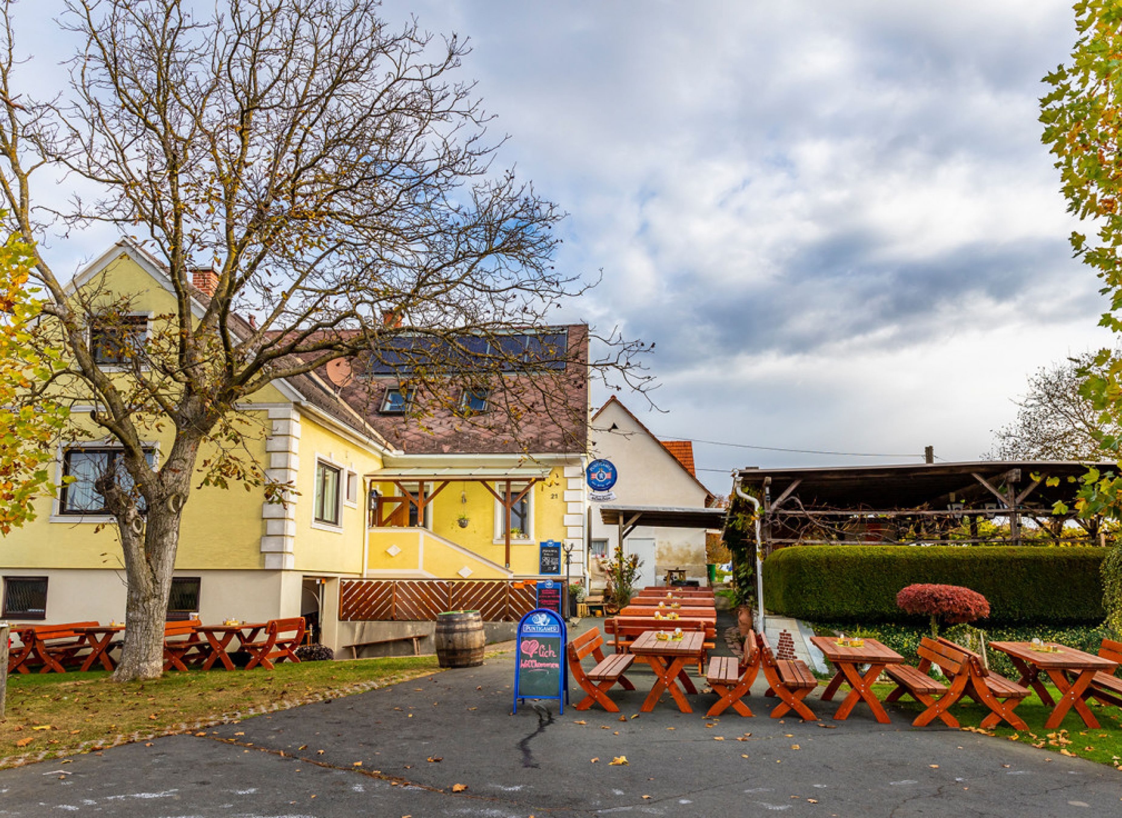 Bei der Bergschenke mit Ausblick — Ställplats in Kirchberg an der Raab