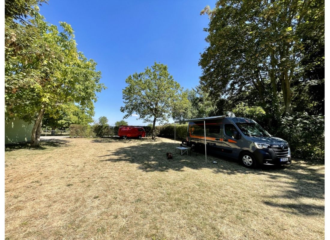 Wunderschöner Stellplatz an den Weinbergen in Bermersheim — Vinařství in Bermersheim