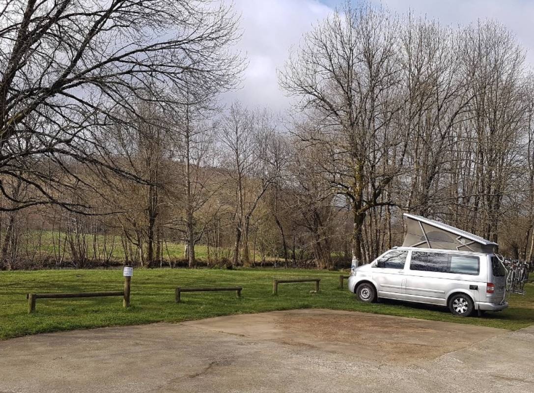Stellplatz Fraisse-sur-Agout — Camperplads in Fraisse-sur-Agout