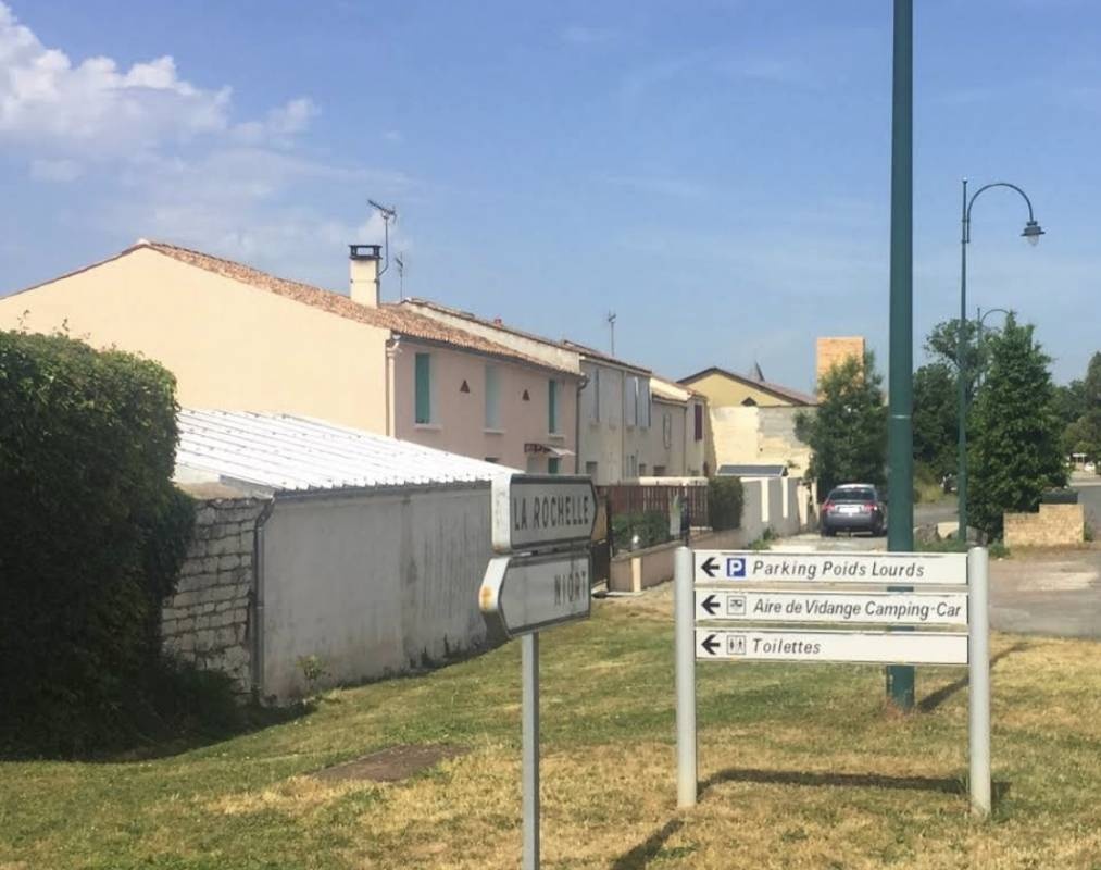 WoMo Stellplatz La Laigne — Aire camping car in La Laigne