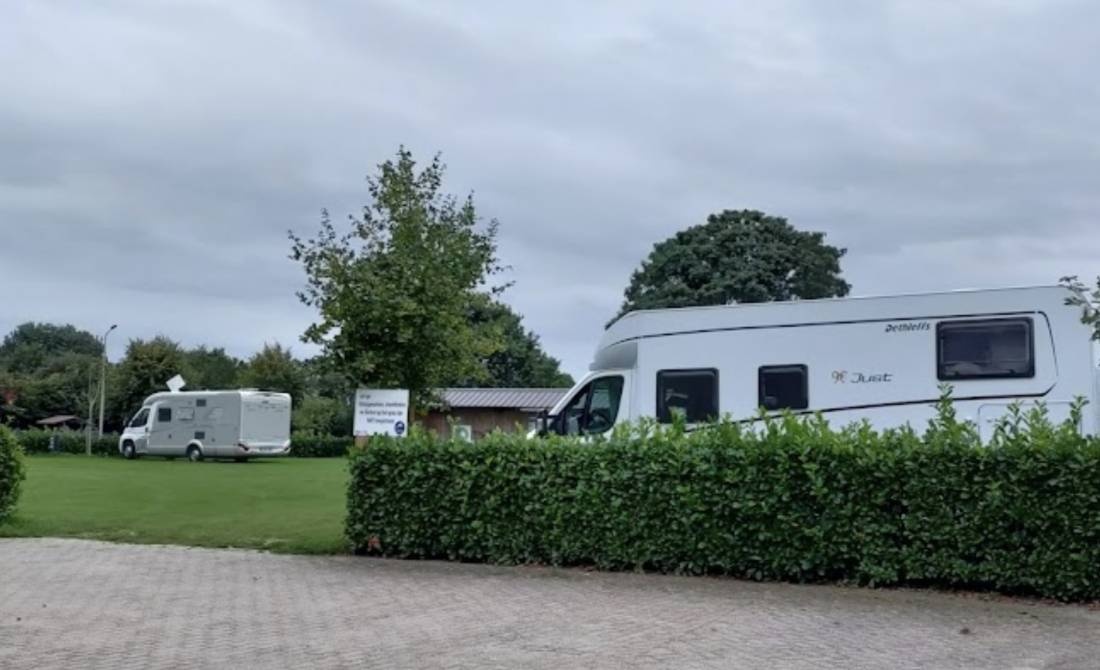 Camperplek de Maasheggen — Stellplatz in Groeningen