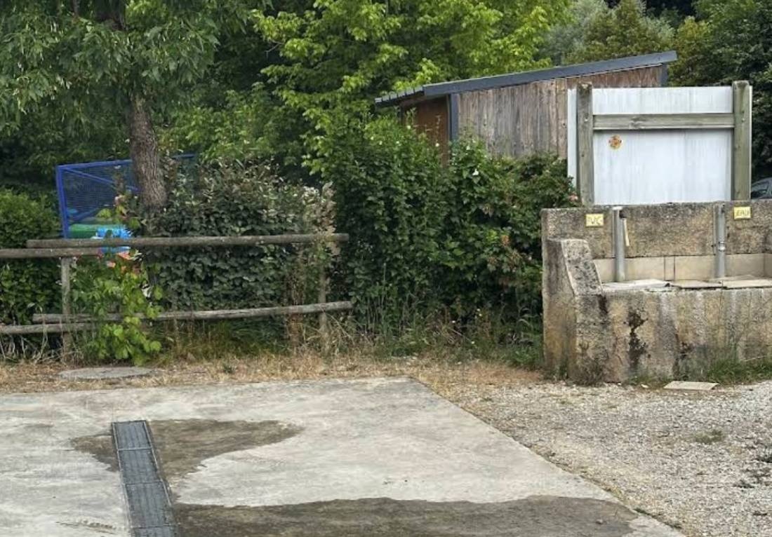 Stellplatz Sainte-Eulalie-d'Olt — Ställplats in Sainte-Eulalie-d'Olt