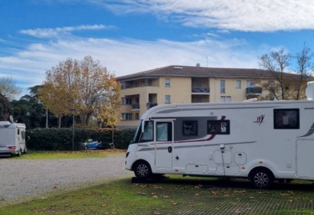 Aire Camping-Car Park Castelnaudary — Camperplads in Castelnaudary