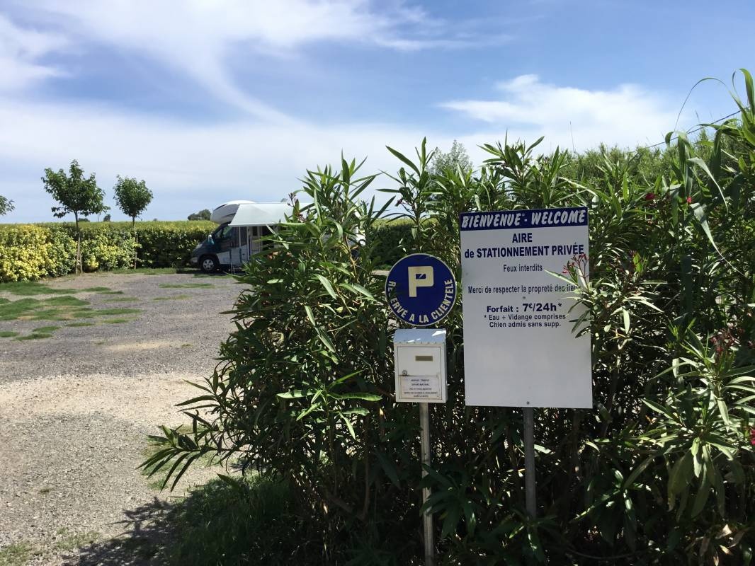 Stellplatz Saint-Thibéry — Camperplaats in Saint-Thibéry