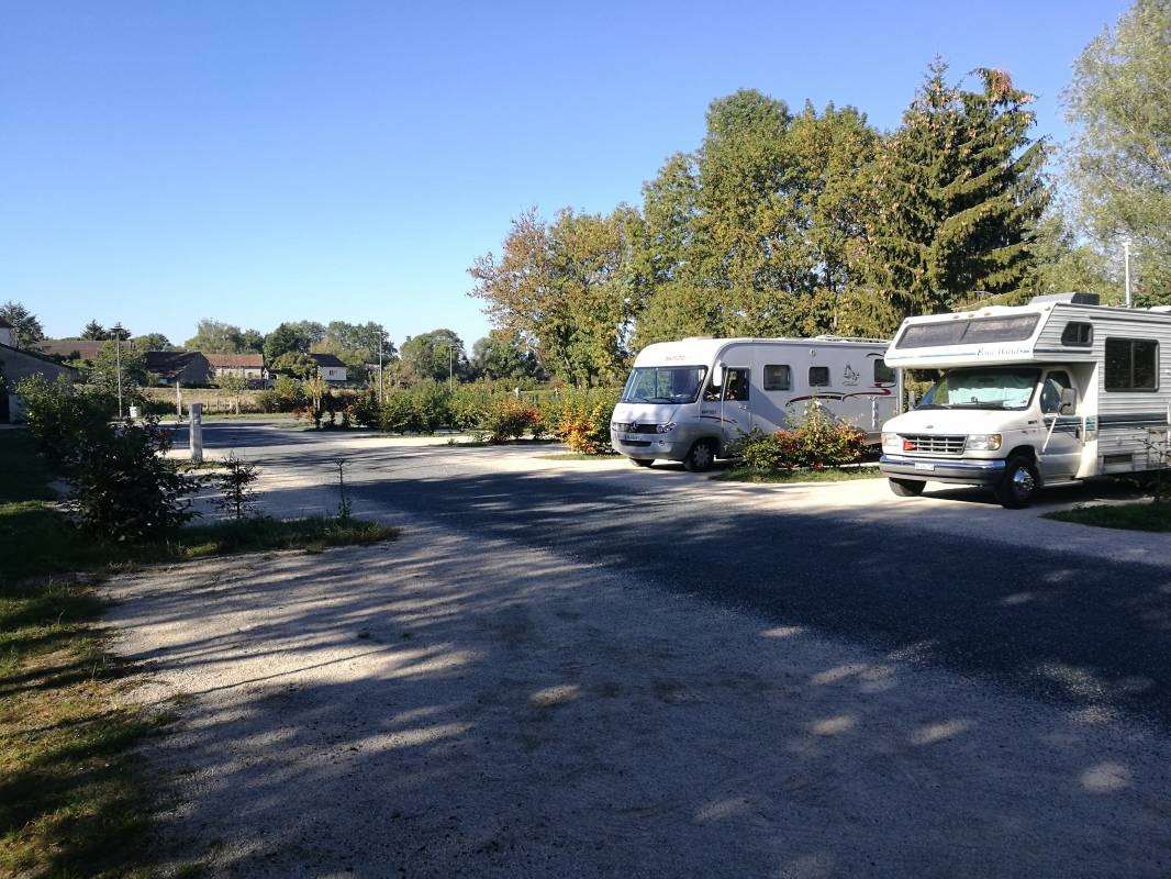 Stellplatz Saint-Léger-sur-Dheune — Stellplatz in Saint-Léger-sur-Dheune