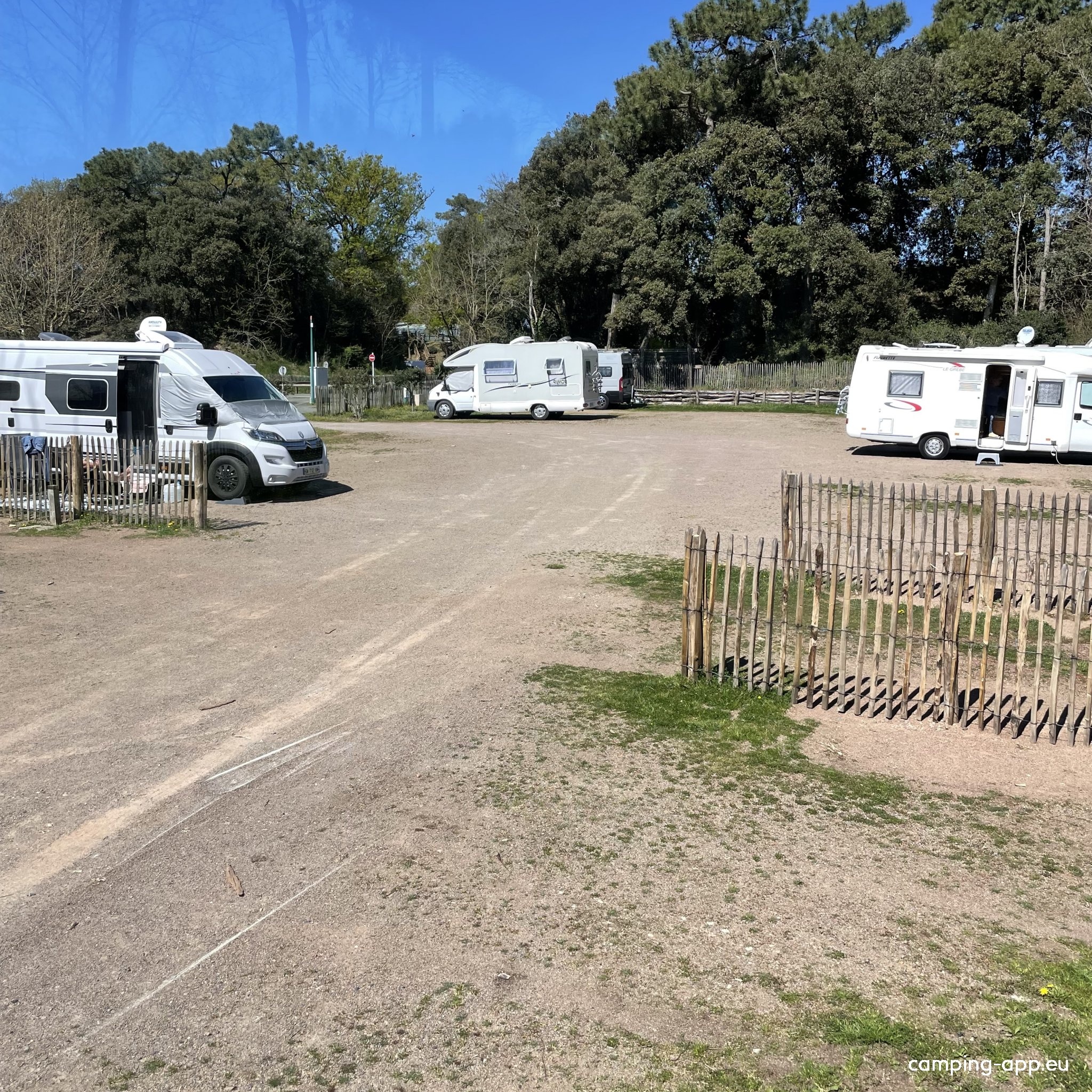Aire CAMPING-CAR PARK de Longeville Le Rocher — Sítio para autocaravanas in Longeville sur Mer