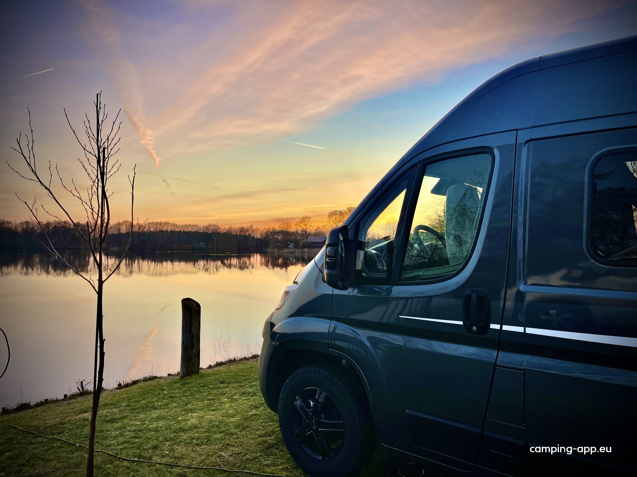Wohnmobilcamp Småland am Harkebrügger See — Campervan Site in Barßel