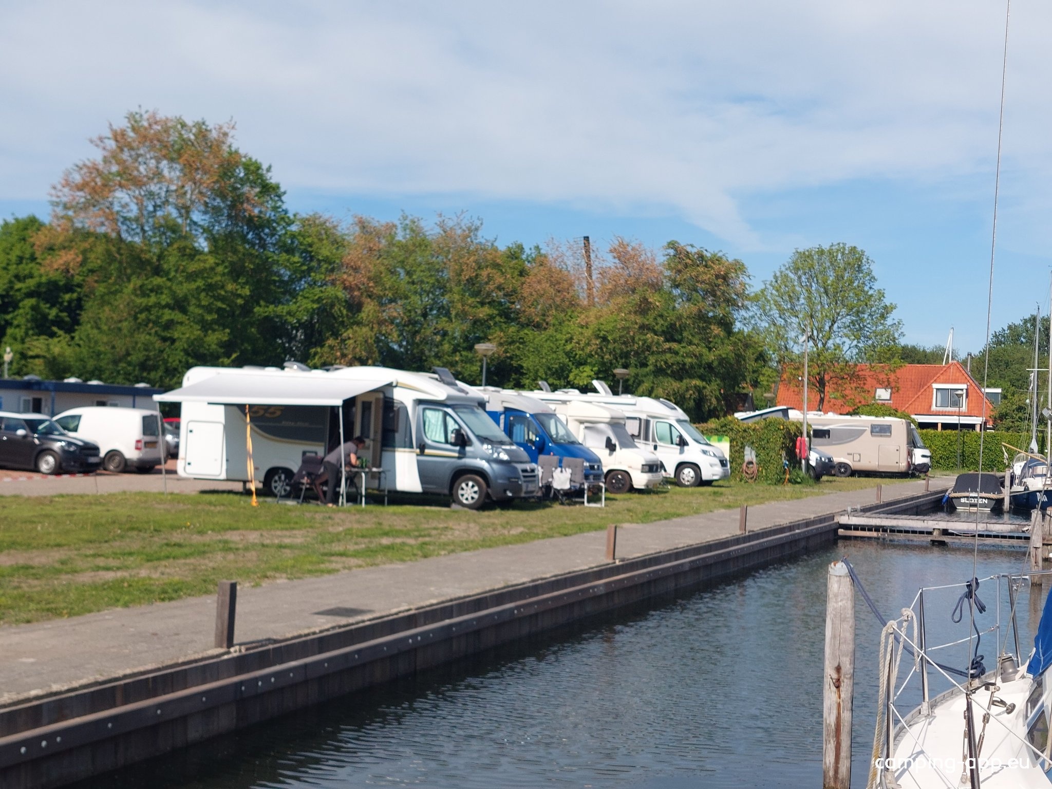 Jachthaven De Lemsterpoort — Area Autocaravanas in Sloten