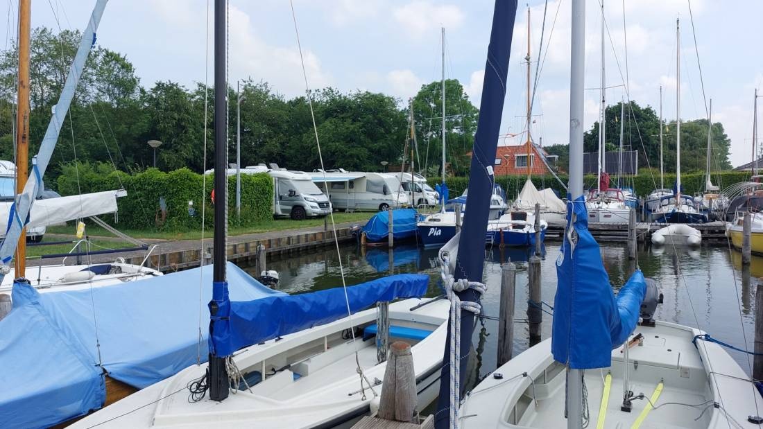 Jachthaven De Lemsterpoort — Camperplaats in Sloten