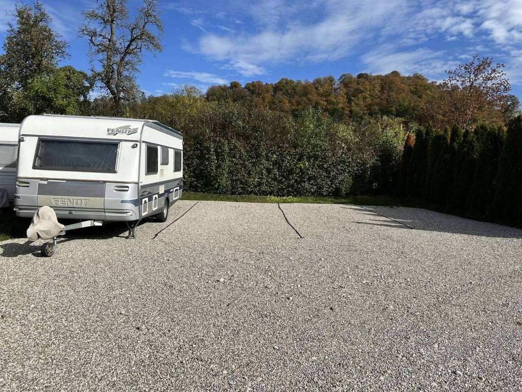 Stellplatz Gmunden — Sítio para autocaravanas in Gmunden