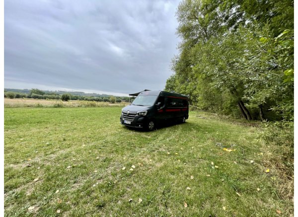 Idyllischer Stellplatz direkt am Flussufer #2
