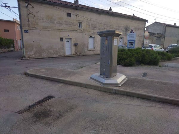 WoMo Stellplatz Beaucaire — Photo 4