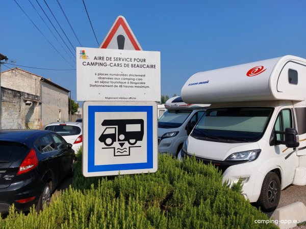 Stellplatz Beaucaire — Foto 2
