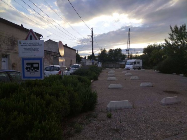 WoMo Stellplatz Beaucaire — Photo 5