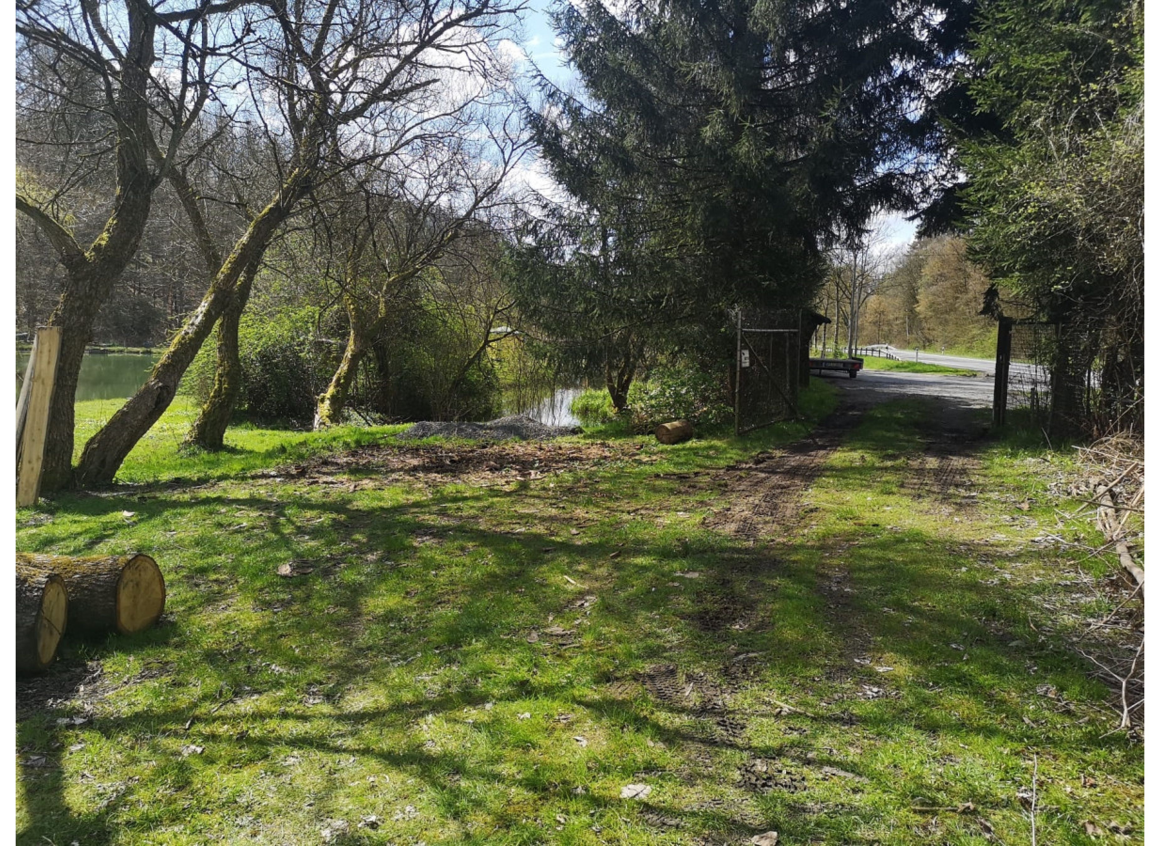 Ruhiger Stellplatz in einem Angelpark — Aire camping car in Gummersbach