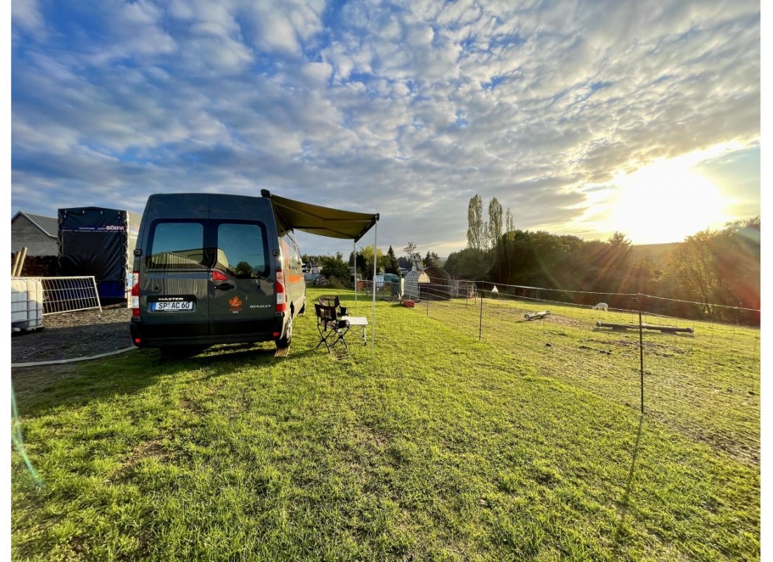 träumen mit alpakas an der iserbachschleife #1 und #2 — Campervan Site in Kleinmaischeid