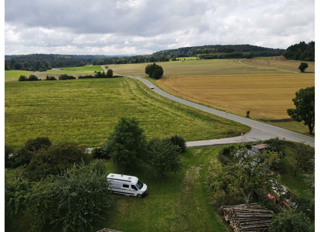 Streuobstgarten in der Fränkischen Schweiz — Campervan Site in Heiligenstadt im Oberfranken