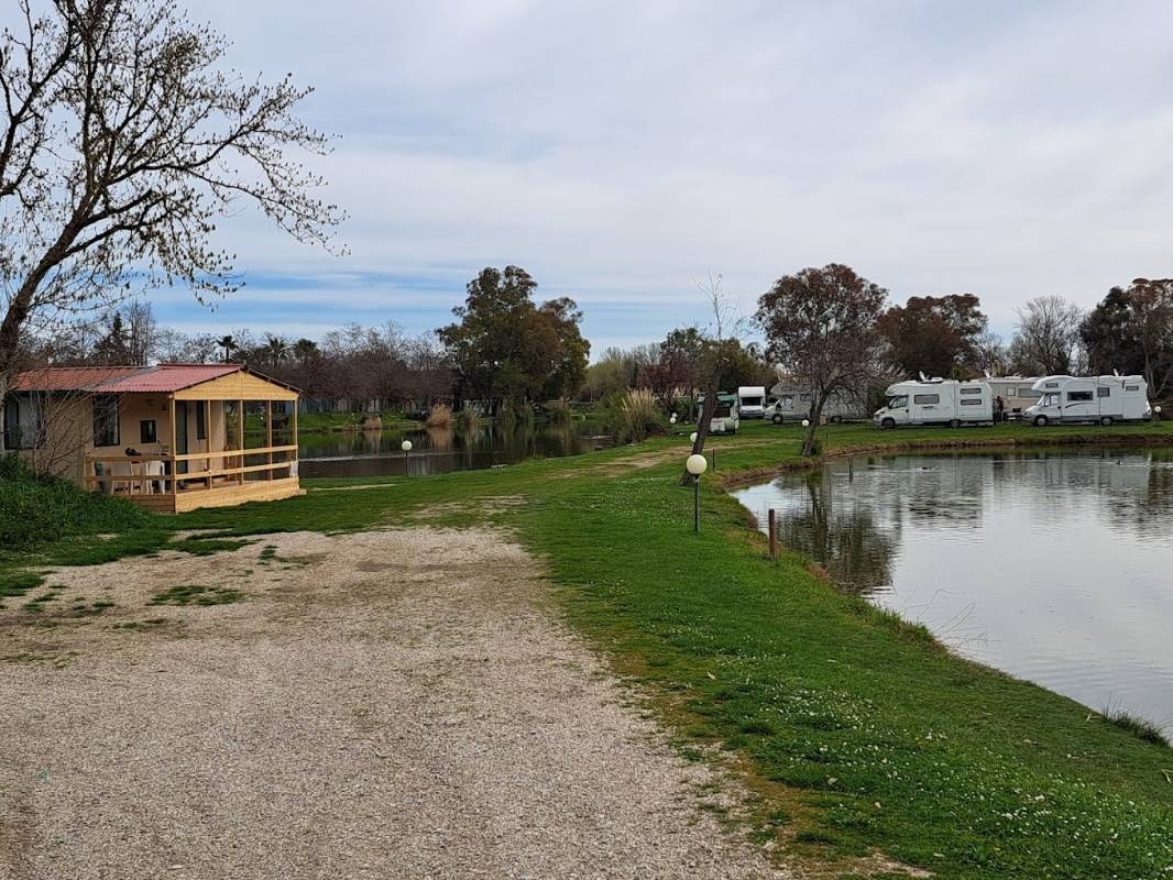 Camping Area Camper Lago Azzurro — Stellplatz in Marina di Altidona 