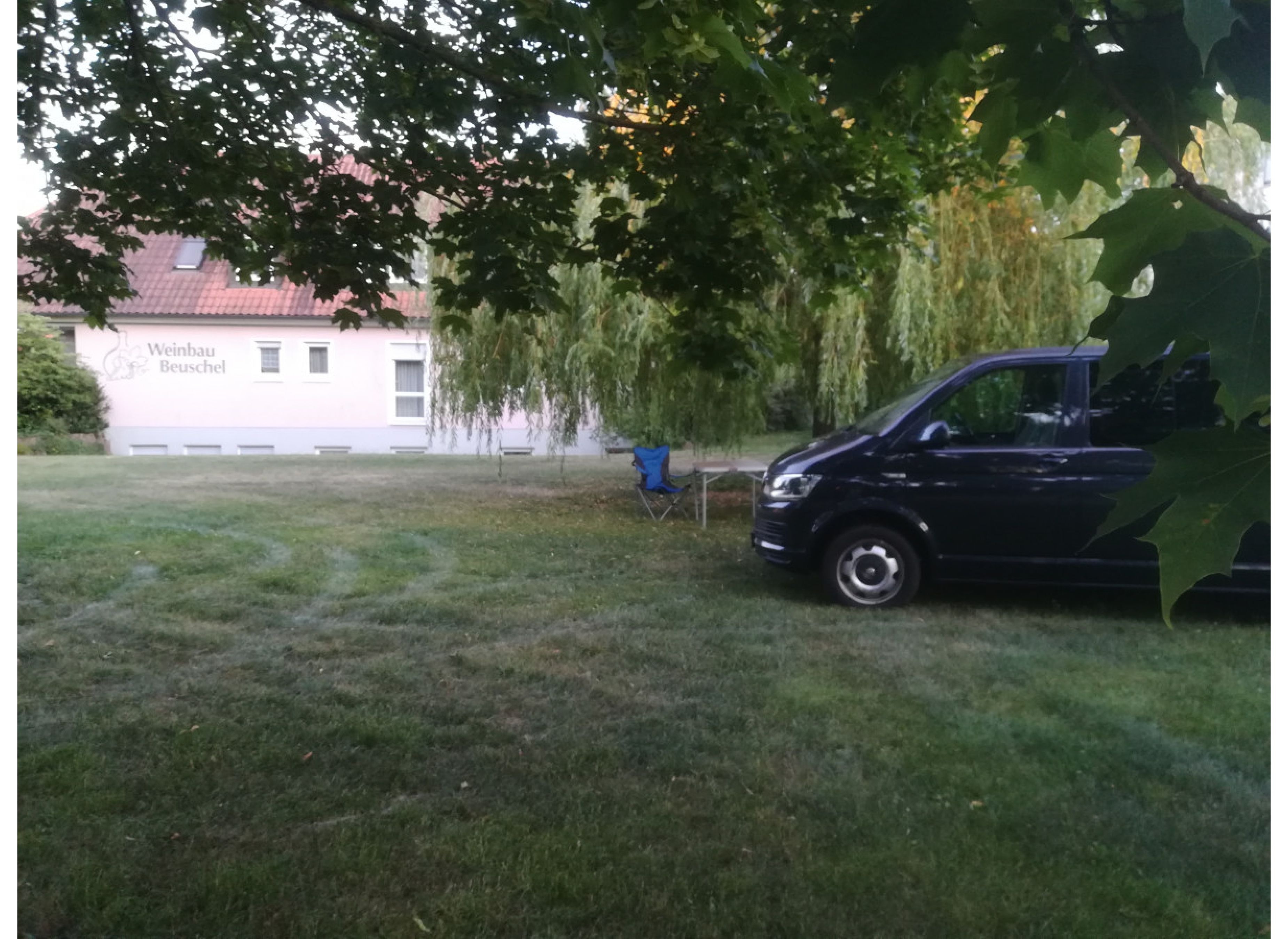 Der kleine an der Weide — Karavan Sitesi in Biebelried