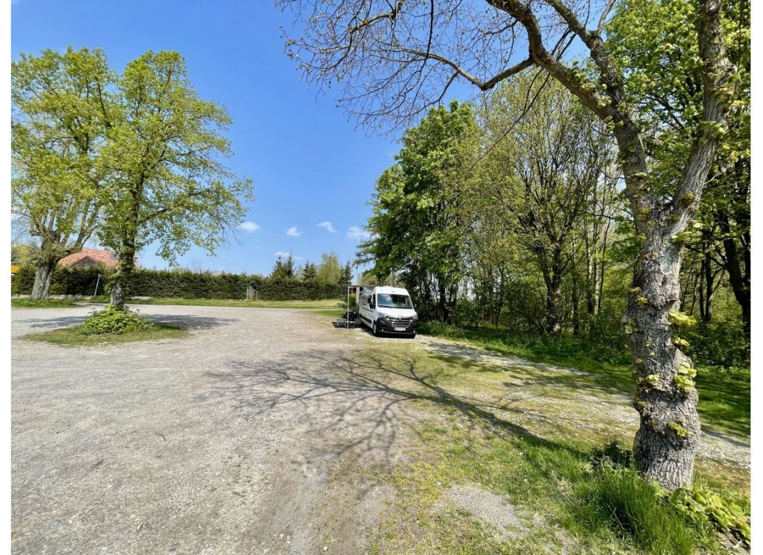 Idyllischer Stellplatz am Maschbach-Biotop in Borgentreich — Camperplads in Borgentreich