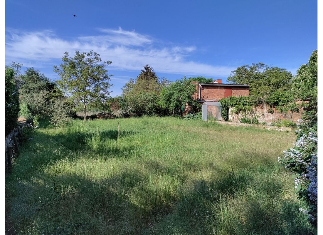 Einzeln Zelten im ehemaligen Pfarrgarten — Camperplaats in Magdeburg
