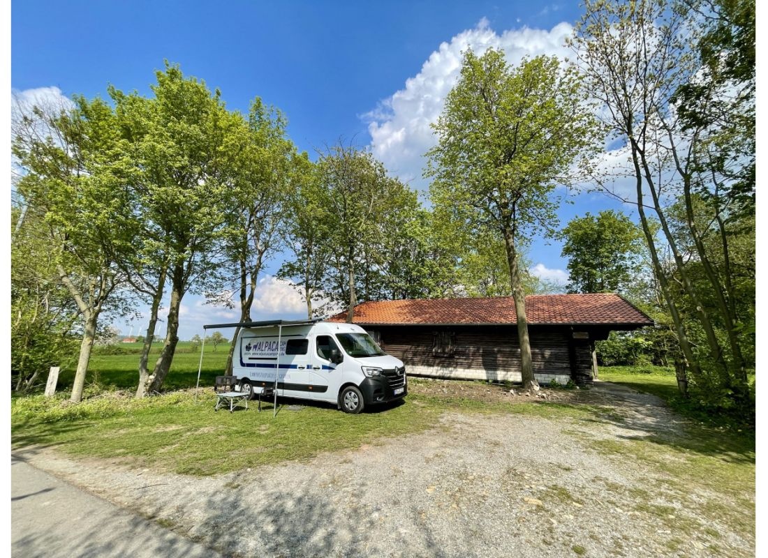 Idyllischer Wohnmobilstellplatz neben einer Schutzhütte #2 — Area Autocaravanas in Borgentreich