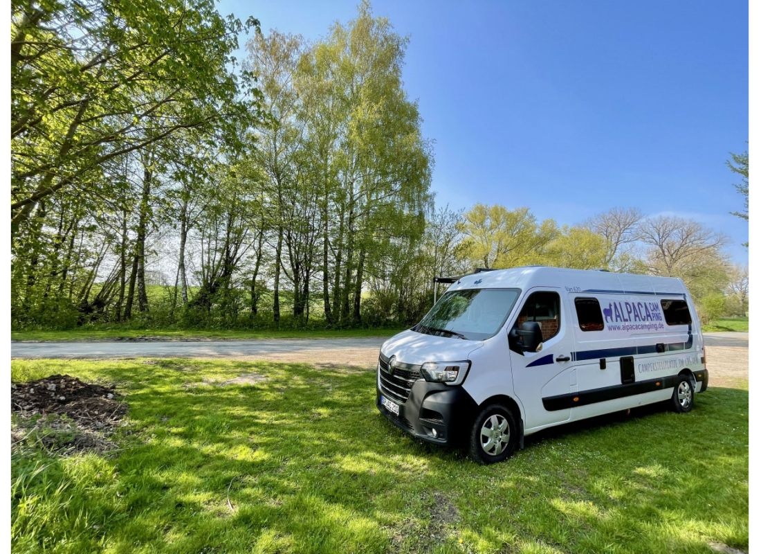 Wunderschöner Campingstellplatz direkt an der Eder mit Weitblick — Camperplaats in Borgentreich