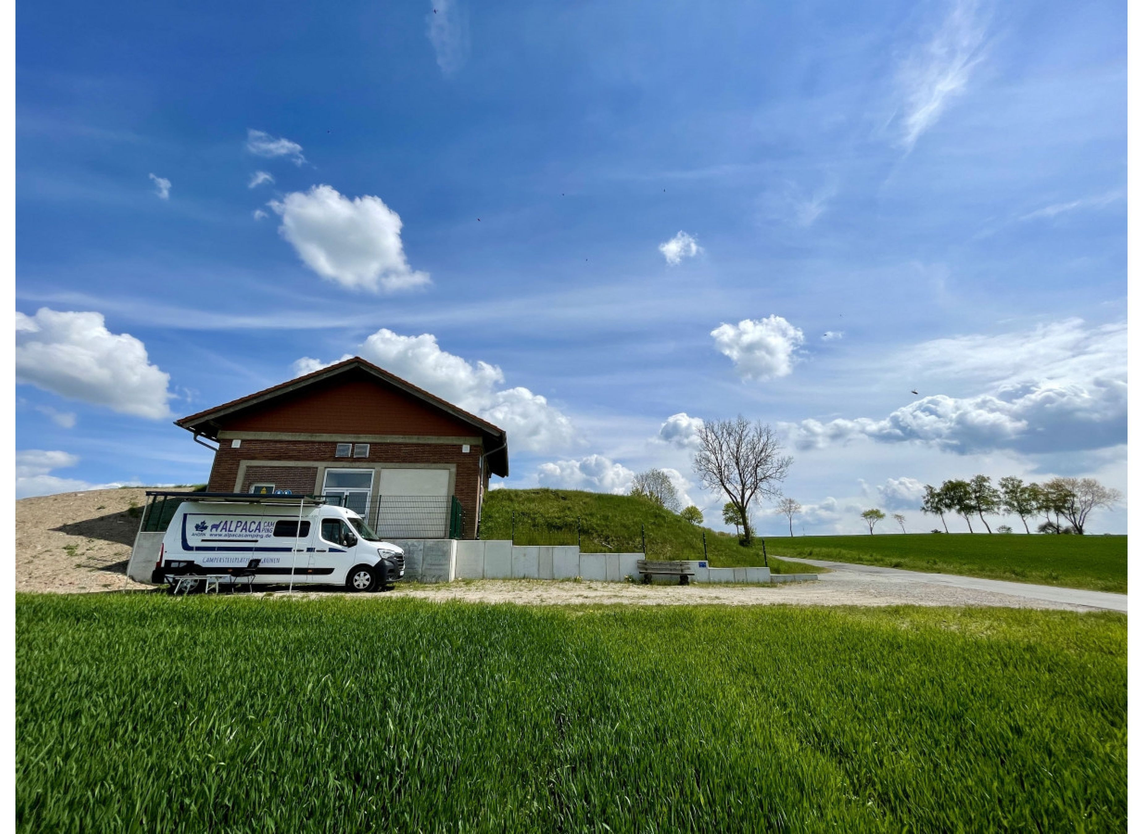Am "Hohen Berg" — Camperplads in Borgentreich