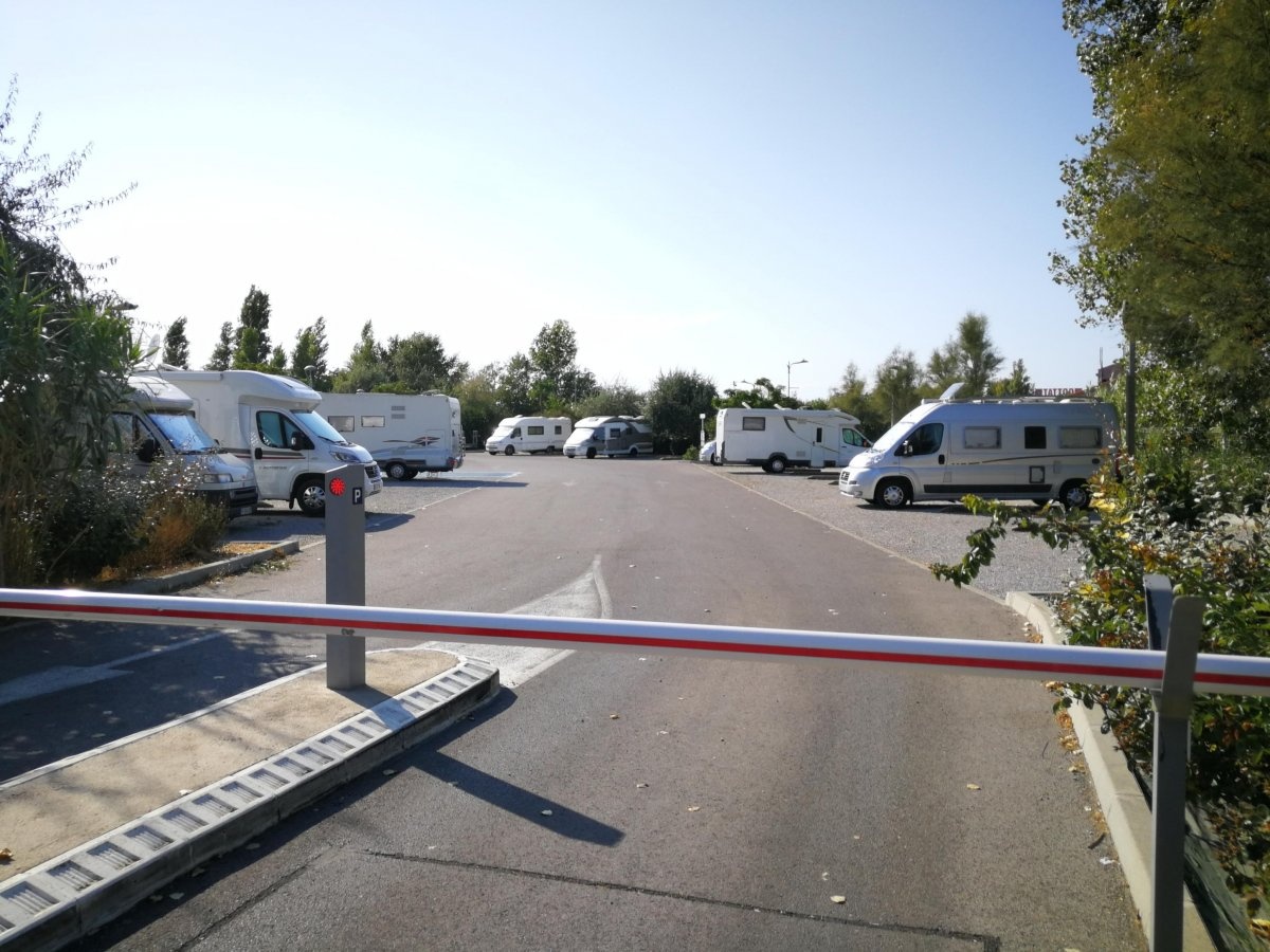 Aire de Campingcar Marseillan — Camperplaats in Marseillan