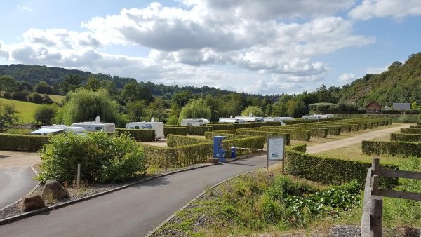 Stellplatz Pont-d'Ouilly — Bobilplass in Pont-d'Ouilly