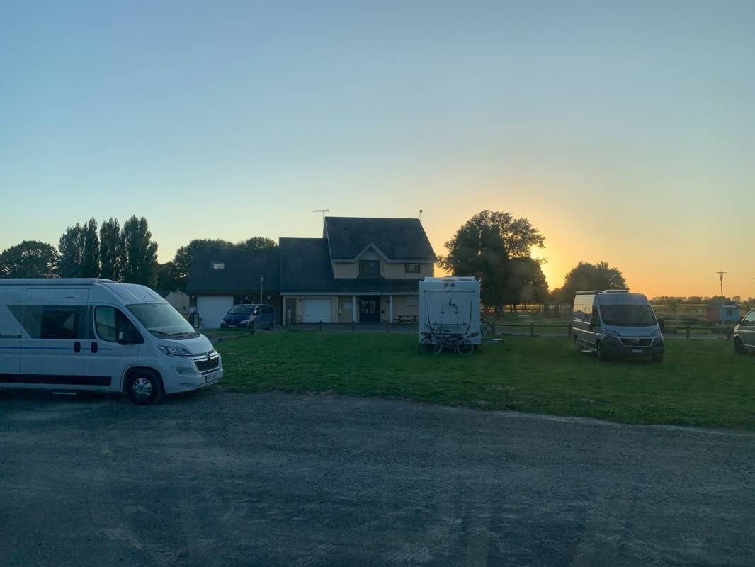 Stellplatz Pontorson — Місце для кемперів in Pontorson