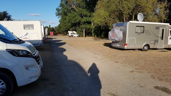 (geschlossen) Stellplatz Avignon — Campervan Site in Avignon