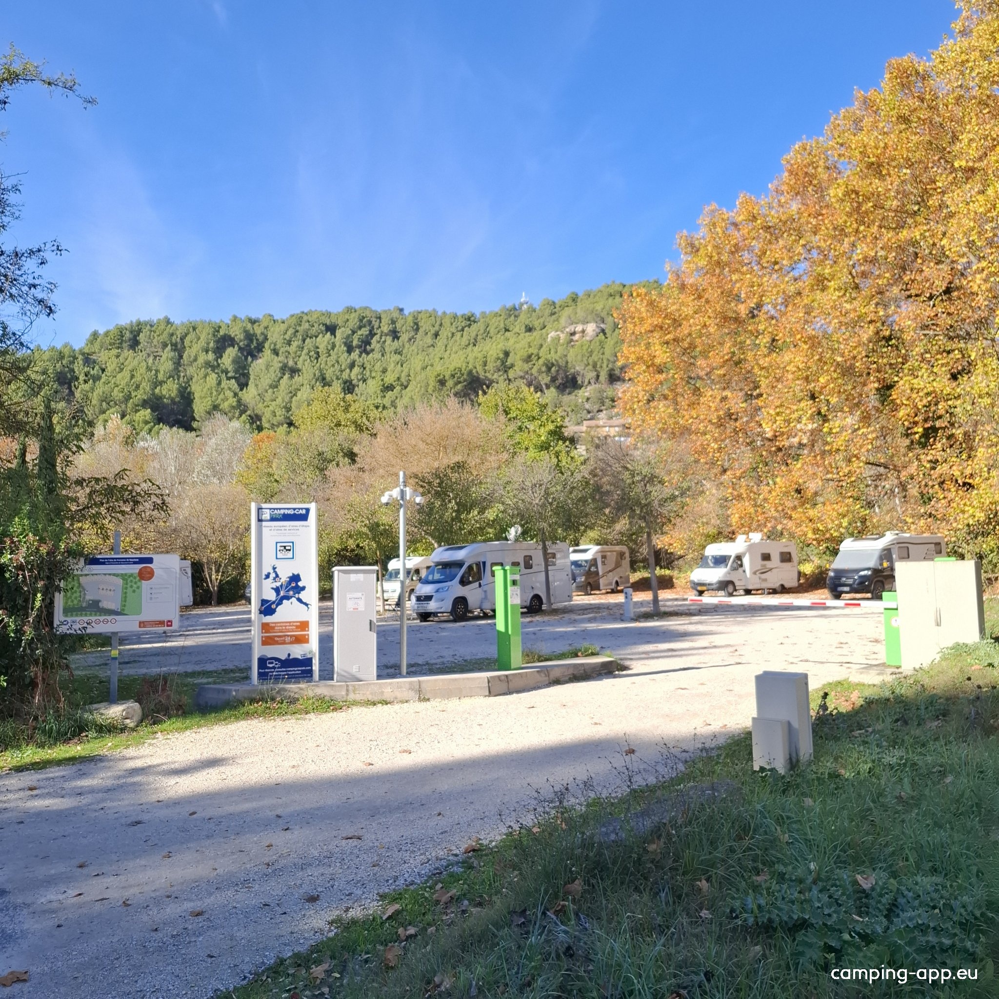 Camping-Car Park — Ställplats in Fontaine-de-Vaucluse