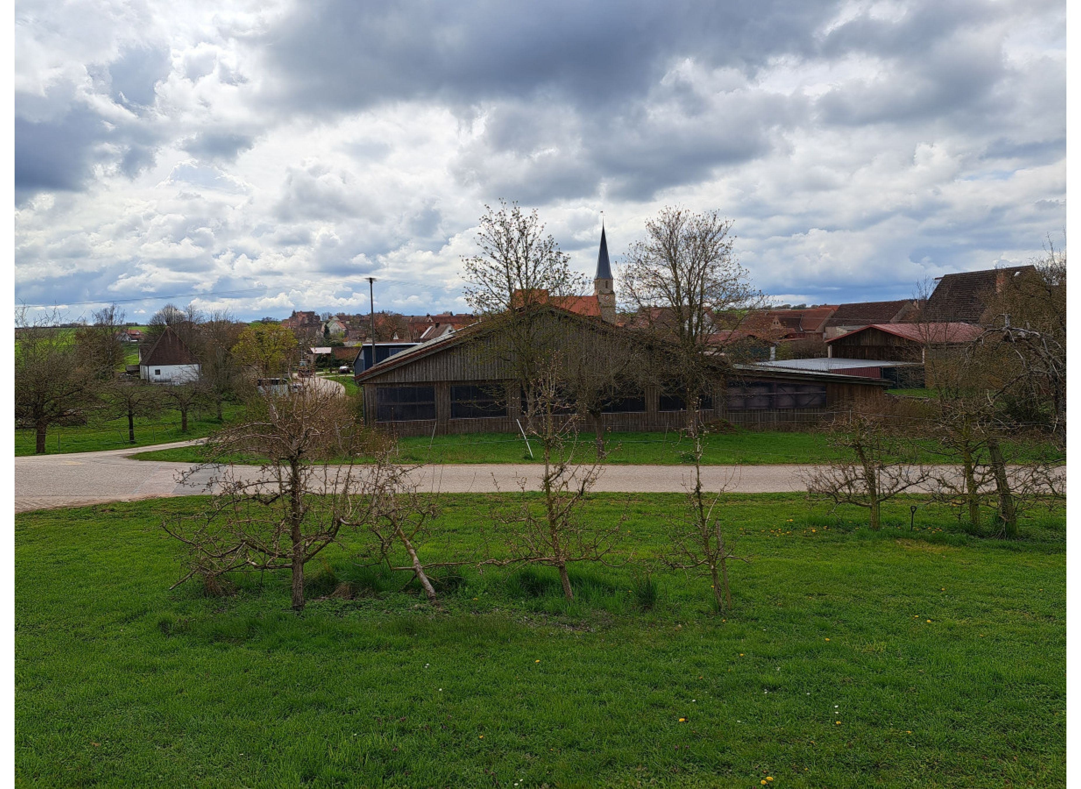 Wunderschöne Auszeit im Kirschendorf — Sp. parking dla kamperów in Absberg
