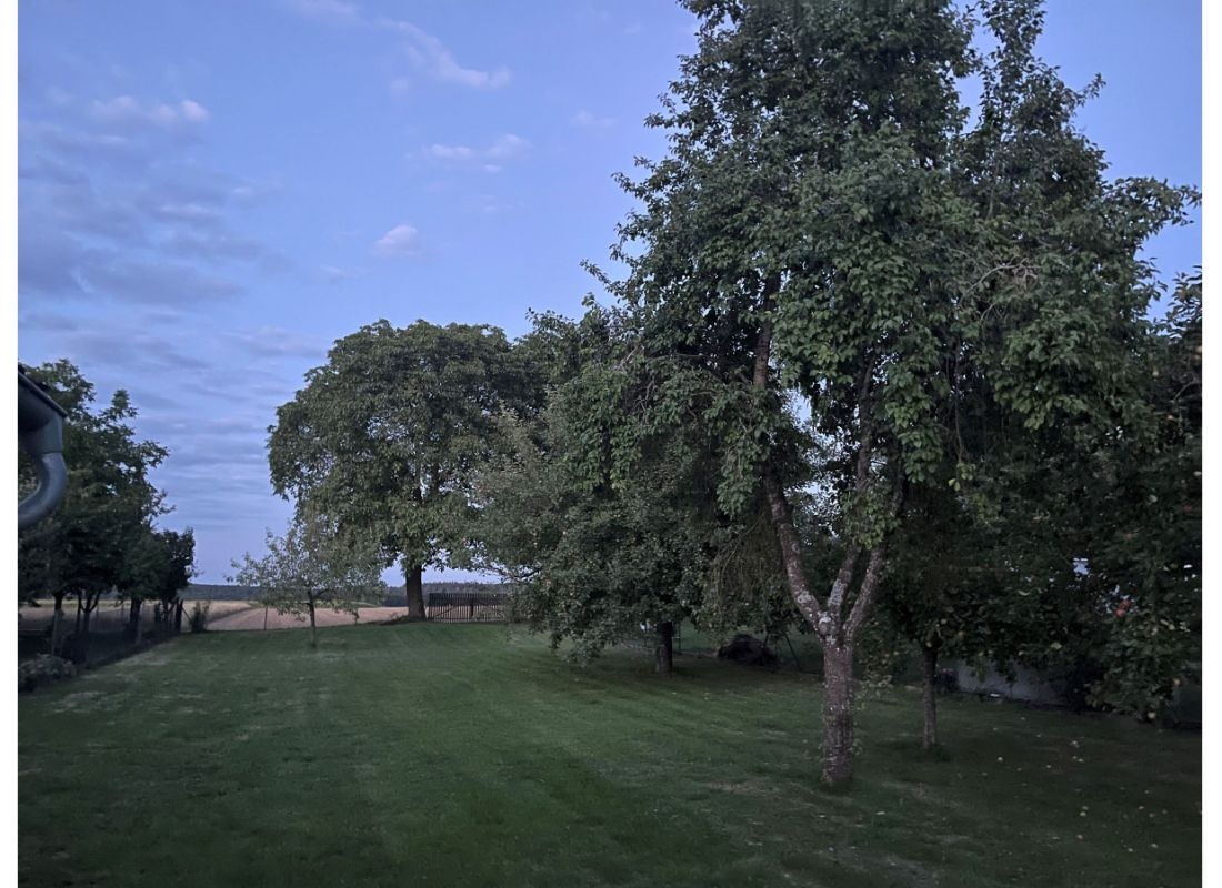 Ruhiger und idyllischer Stellplatz mit Fernblick unter altem Baumbestand #3 — Sp. parking dla kamperów in Pappenheim