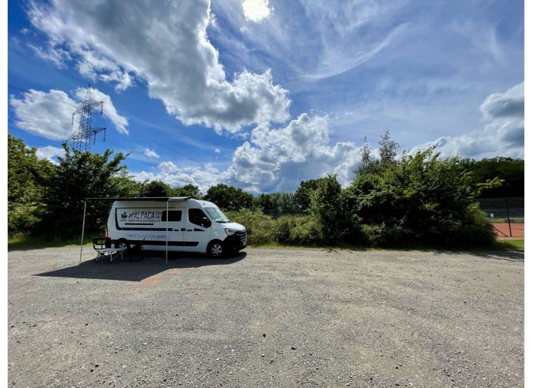 Tennisplatz in romantischer Waldlage — Campervan Site in Otterbach