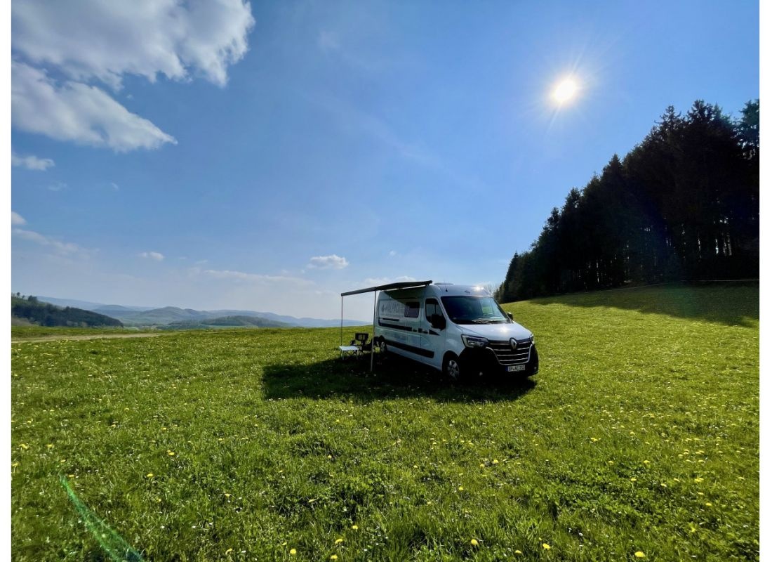 Wunderschöne Aussicht am Fuße des Weilenscheid — Camperplaats in Lennestadt
