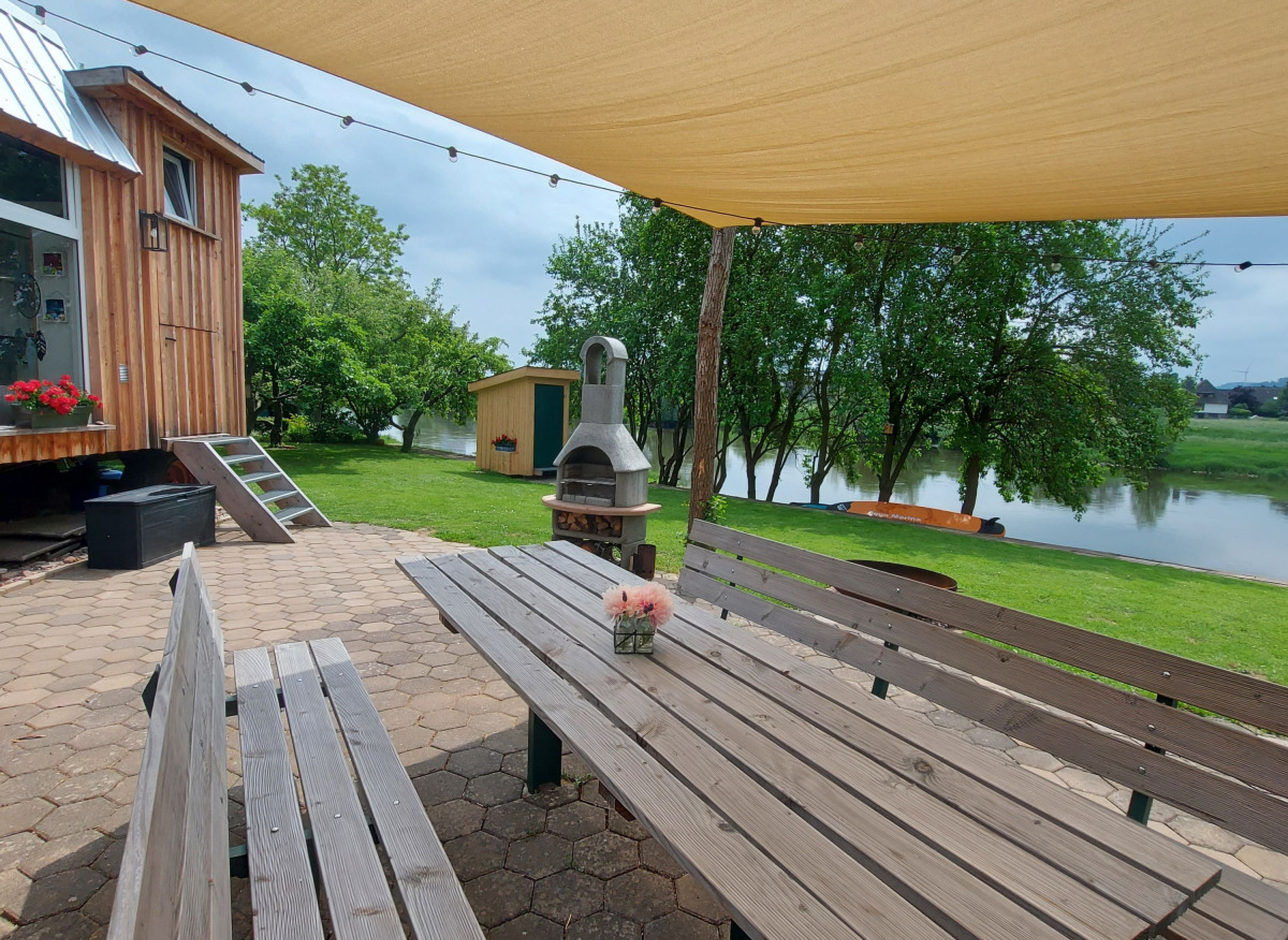 Bonserosa - Van / Zelt & Grillplatz im Ufergarten — Aire camping car in Emmerthal